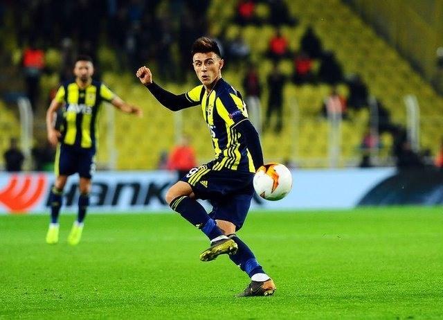 <p>2 - Eljif Elmas - Fenerbahçe > Napoli - 16 milyon + 1.5 milyon euro</p>

<p> </p>
