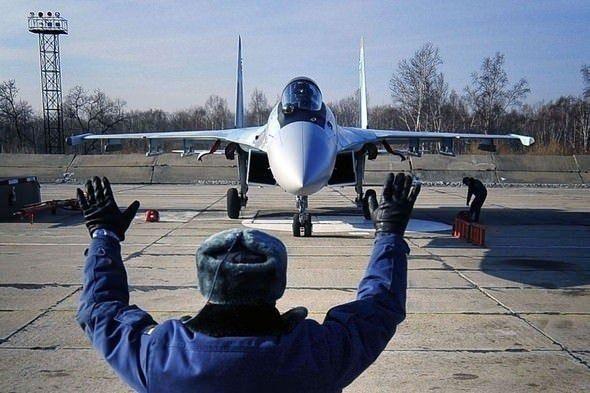 <p>SU-35S</p>
<p> </p>
<p>T-50 hizmete girmeye hazır oluncaya kadar Rusya hava kuvvetleri, Su-35S savaş uçağına güveniyor. SU-35S; artan manevra kabiliyeti ve daha uzun menzilli motor ile SU-27'nin fazlasıyla geliştirilmiş bir sürümü. 3600 kilometre menzili olan savaş uçağı Rusların göz bebeği...</p>
<p> </p>