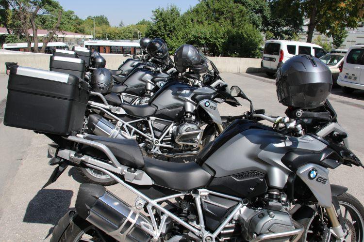 <p>Ankara Narkotik Suçlarla Mücadele Şube Müdürlüğü bünyesinde bulunan “Hayalet” lakaplı narkotim motorize ekipleri, uyuşturucu ve uyarıcı madde satıcıları ile kullanıcılarının korkulu rüyası oldu. </p>