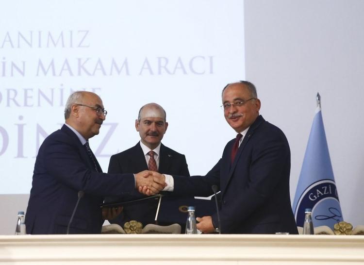 <p>"HAFIZALARDAN SİLİNMESİN DİYE AÇIYORUZ"</p>
<p>Köşger, müzeyi, "Menderes Türk milletinin hafızasından silinmesin" diye açacaklarını anlattı.</p>
<p>Gazi Üniversitesi Rektörü Prof. Dr. İbrahim Uslan da üniversitenin himayesindeki Menderes'in makam aracının Aydın'da yapılacak müzeye verilmesi konusunda teklifin İçişleri Bakanı Süleyman Soylu tarafından geldiğini söyledi.</p>
<p> </p>