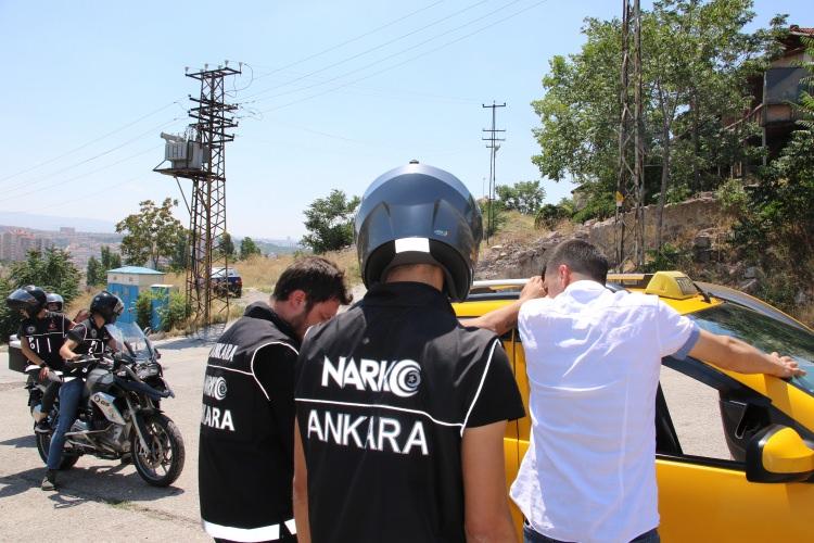 <p>Narkotim motorize ekipleri dev operasyon öncesinde araçların girmekte zorlandığı nokta ve sokaklara girerek kişilerin ve hedef zanlıların yakalanması ve bilgi akışının sağlanması gibi önemli görevler üstlendi. </p>