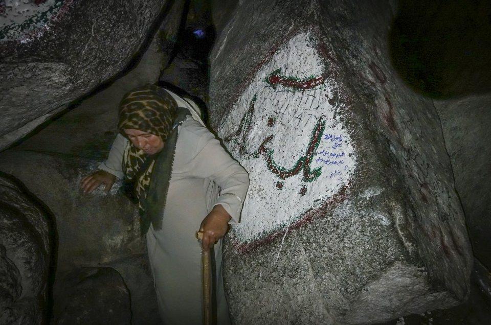 <p>Nur Dağı'na tırmanışın manevi hazzını "Dokunsanız ağlayacağım." sözleriyle dile getiren Bilici, "Askerlerimize Allah yardım etsin. Müslüman kardeşlerimiz nerede eziliyorsa Allah onlara yardım etsin." duasında bulundu.</p>

<p> </p>
