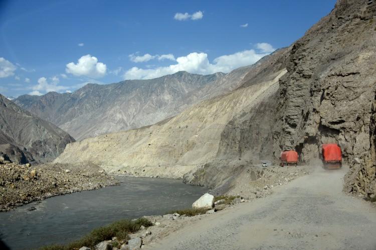 <p><strong>Dünyanın en tehlikeli yolları turistlerin uğrak yeri</strong></p>

<p>Gilgit-Baltistan'da ülke genelinin aksine yemeklerde baharat ve et daha az kullanırken çoğunlukla kayısı yağı ile yapılan Çin ve Orta Asya yemekleri yeniyor.</p>
