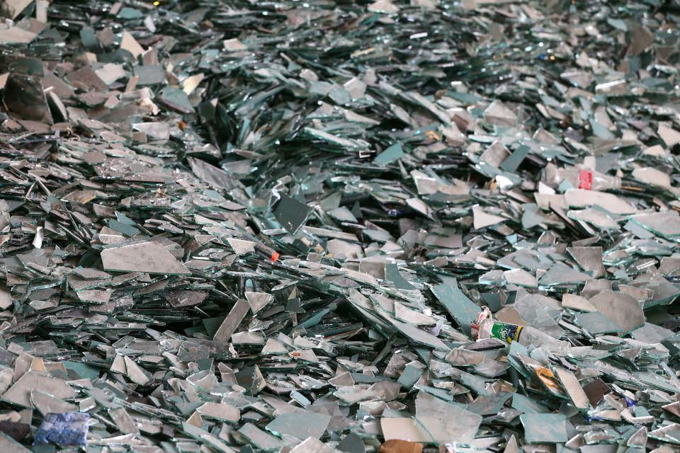 <p>Sıfır Atık Projesi kapsamında toplanan atık camlar, hem cam sanayinde hem de başka sektörlerde ham madde olarak kullanılıyor. </p>
