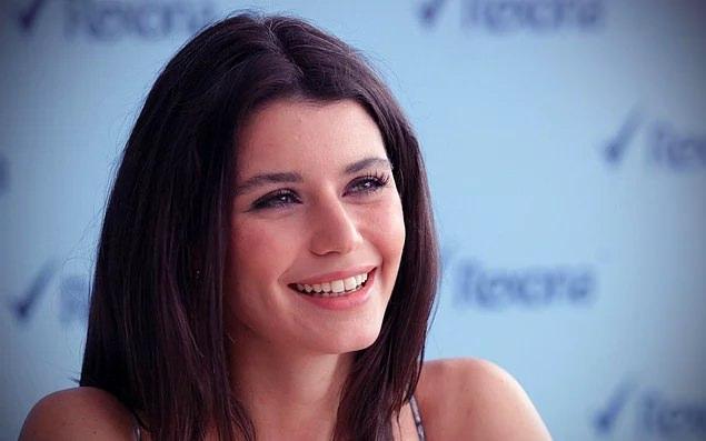 <p>Beren Saat, eğer Türkiye'nin Yıldızları'na katılıp da dikkat çekmeseydi muhtemelen eğitimini gördüğü alanda yani işletme alanında bir iş yapıyor olacaktı.</p>

<p> </p>
