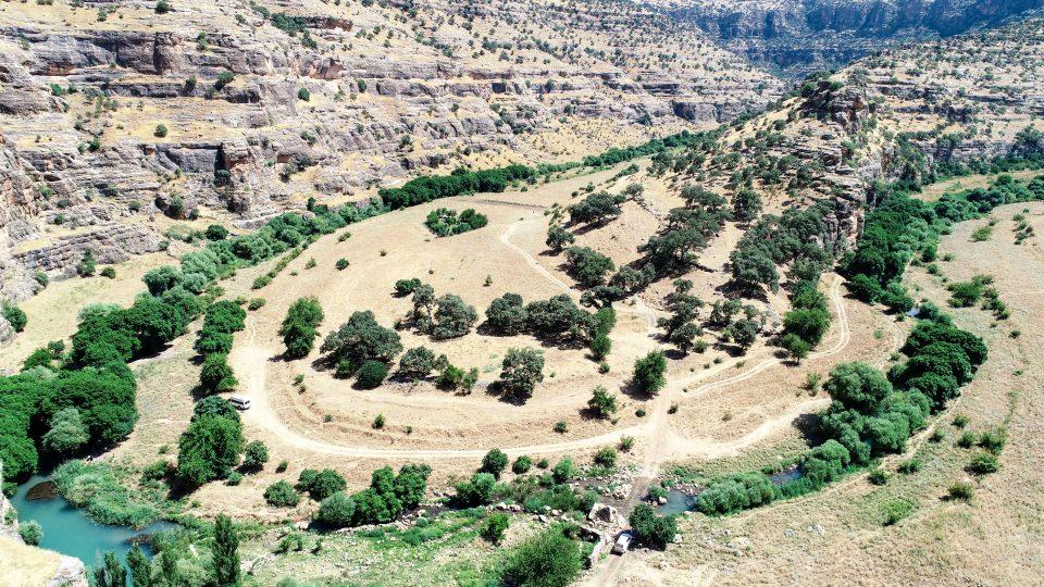 <p>Cehennem Deresi, yamaç paraşütü, dağcılık, rafting ve trekking gibi sportif aktivitelere elverişli doğasıyla turizme kazandırılmayı bekliyor.</p>

<p> </p>
