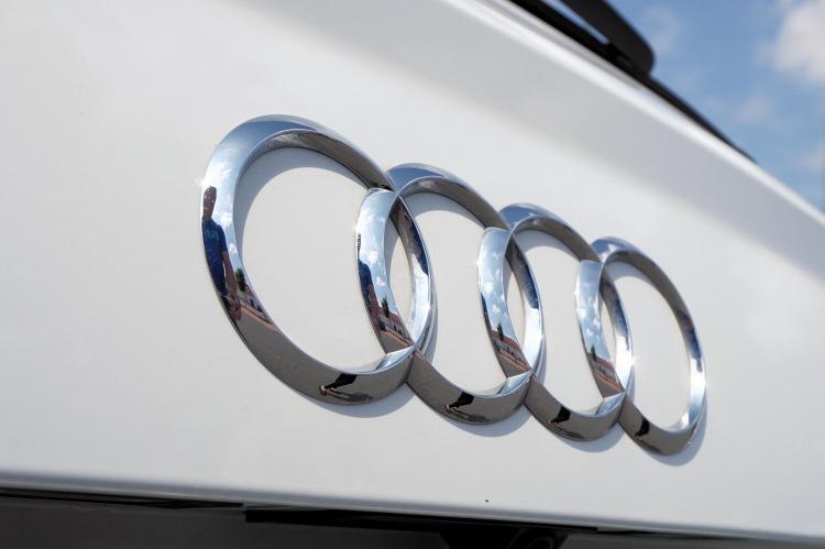<p>Audi A4<br />
2006 model</p>
