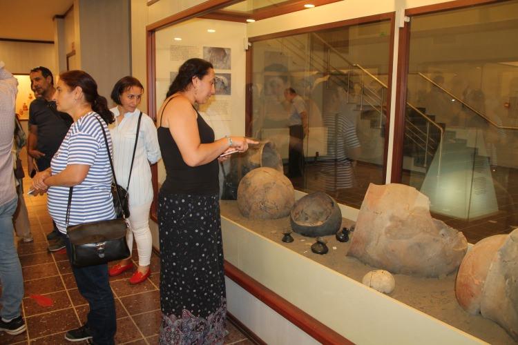 <p>Amasya Arkeoloji Müze Müdürü Celal Özdemir, “2007 yıllarında Amasya Müze Müdürlüğü Amasya-Mecitözü karayolunun yaklaşık 25. kilometresinde Doğantepe beldemiz vardı. Şu anda günümüzde Doğantepe köyü diye geçiyor. </p>

