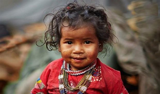 <p>Göçebe ve geleneksel bir şekilde yaşayan bu kabile her ay Nepal’in batısındaki ormanlarda yer değiştirerek yaşıyorlar.</p>
