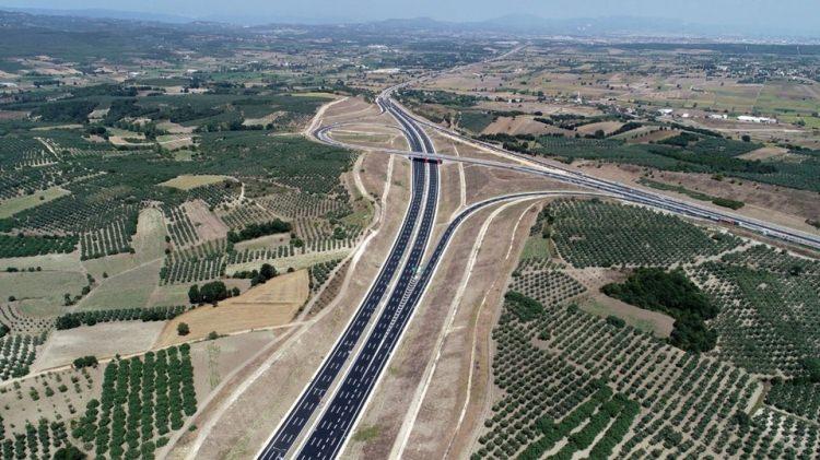 <p>Yolun hizmete girmeyen Bursa Batı Kavşağı- Balıkesir Kuzey Kavşağı ile Balıkesir Batı Kavşağı- Akhisar Kavşağı arasındaki toplam 192 kilometrelik yol, Bursa'da, Cumhurbaşkanı Recep Tayyip Erdoğan'ın kalıcağı programla hizmete girecek.</p>
