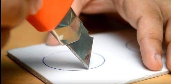 <p>Bunu yapmamızın sebebi ise falçatayla bu bölgeleri daire şeklinde kesebilmek...</p>
<p> </p>