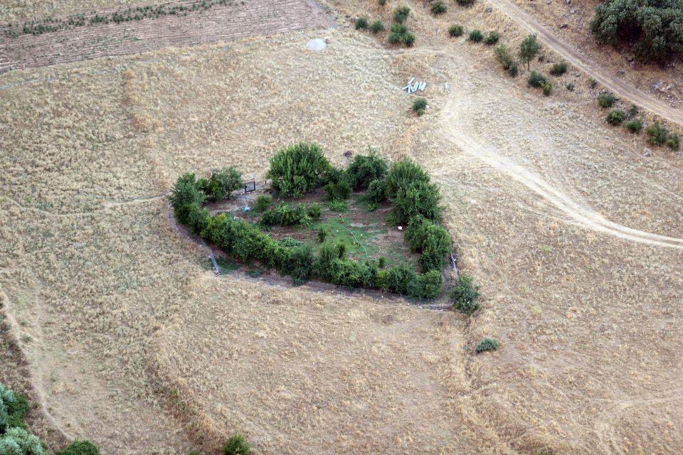 <p><strong>"Jeopark olma potansiyeli var"</strong></p>
<p>Şırnak Üniversitesi Turizm ve Otel İşletmeciliği Yüksekokulu Dr. Öğretim Üyesi Sedat Çelik de Şırnak'ın kültür ve inanç turizmi açısından çok zengin bir coğrafyaya sahip olduğunu ancak şu ana kadar bu doğal güzellikleri ortaya koyabilme adına ciddi bir çalışma yapılamadığını söyledi.</p>