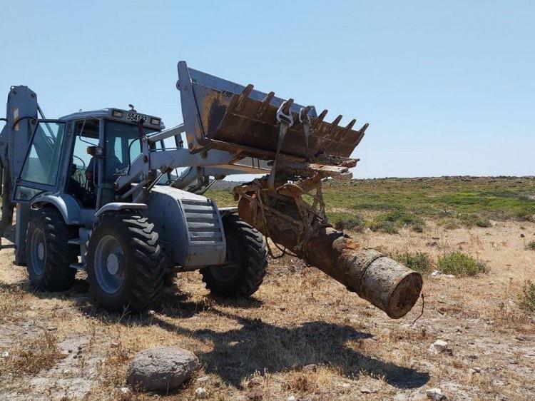 <p>Milli Savunma Bakanlığı, Karaburun ilçesi açıklarında balıkçıların ağlarına bir mayın takıldığını açıkladı. </p>
