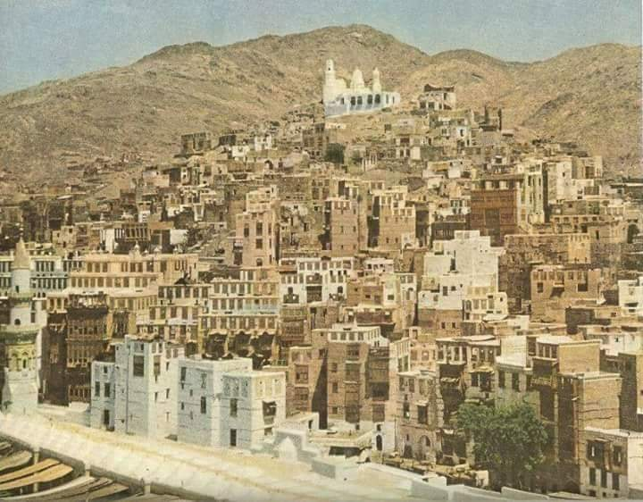 <p>Evler ve oteller ise kutsal mekanların dış kısımlarında konuşlandırılmıştı.</p>
<p> </p>
