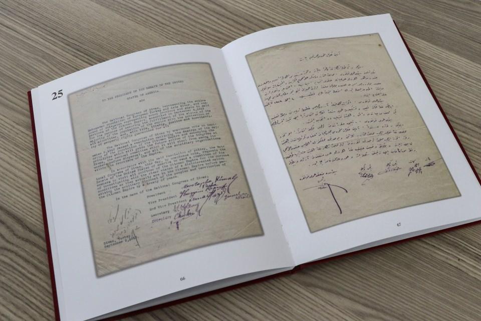 <p>Türk devletinin güçlü diplomasi geleneğinin önemli örneklerini ortaya koyan Milli Mücadele dönemine ait belgeler, “Milli Mücadele Diplomasisi” başlığıyla, uluslararası arşiv yayıncılığı standartlarına sahip ciltler halinde akademik ilkeler göz önünde tutularak hazırlandı.</p>
<p> </p>