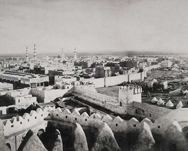 <p>Peygamber Efendimiz Hz. Muhammed'in (sav) şehri olarak adlandırılan Medine (1870-1890)</p>
<p> </p>
<p> </p>