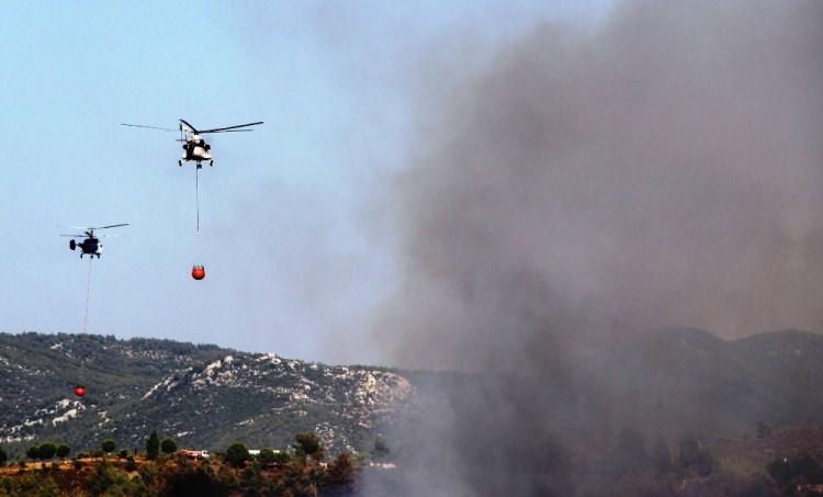 <p>Muğla'nın Bodrum ve Milas ilçesinde orman yangını çıktı. Yangına havadan ve karadan müdahale ediliyor. Rüzgarın etkisiyle kısa sürede alevler köylere kadar ulaştı. Bazı köy sakinleri evlerini terk etmek zorunda kaldı.</p>