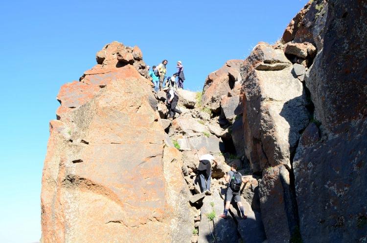 <p>Vadi Doğa ve Spor Kulübü Bitlis Temsilcisi Abidin Araboğa, AA muhabirine yaptığı açıklamada, 30 kişilik ekiple Nemrut Krater Gölü'nde kamp kurduklarını söyledi.</p>
