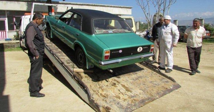 <p>Nisan 2016’da Ford Taunus marka aracını başka bir garaja götürmek isteyen Uysal, önce tulaları kırdı, ardından aracı bulunduğu yerden çıkardı.</p>
<p> </p>