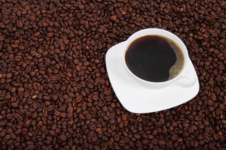<p>Günde 3 ya da 4 bardak çay ile 2 fincan kahve yeterlidir. Fazlası sorunlara neden olabilir.</p>

<p> </p>

