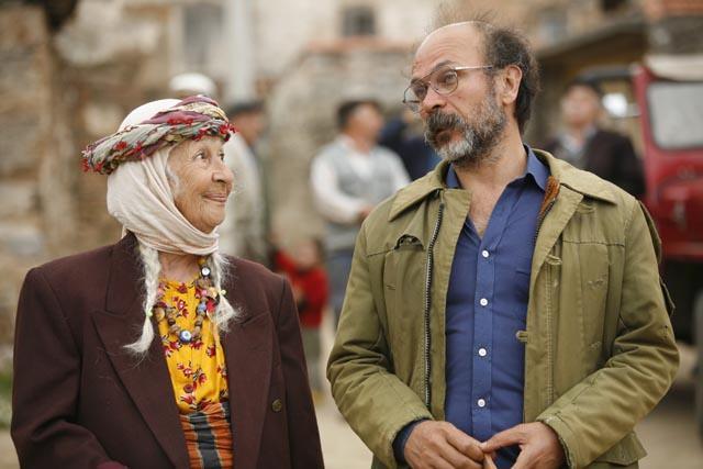<p><strong>FİLMLERİ;</strong></p>

<p><strong>2018  </strong>Sibel</p>

<p><strong>2015</strong> Pek Yakında</p>

<p><strong>2013</strong> Bu İşte Bir Yalnızlık Var</p>

<p><strong>2011</strong> Entelköy Efeköy'e Karşı</p>

<p><strong>2009</strong> Denizden Gelen</p>

<p><strong>2007</strong> Mutluluk</p>

<p><strong>2007</strong> Made in Europe</p>

<p><strong>2006</strong> Sözün Bittigi Yer</p>

<p><strong>2005</strong> The İmam</p>

<p><strong>2003</strong> Derviş</p>

<p><strong>2001</strong> Deli Yürek: Bumerang Cehennemi</p>

<p> </p>
