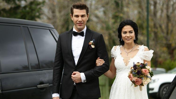 <p>Demet Özdemir ile Kore çevirisi olan NO:309 dizisinde ise ciddi bir hayran kitlesi elde eden oyuncu şimdilerde ise Star TV ekranlara gelen "Benim Tatlı Yalanım" dizisinde yer almaktadır. </p>