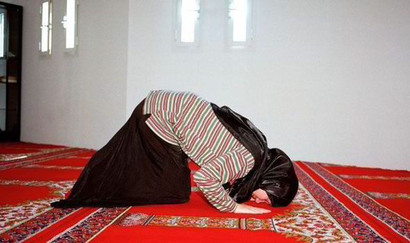 <p>İSPANYA, MEKSİKA, FRANSA<br />
<br />
KABE'NİN KUZEYBATI CEPHESİNDE YER ALIYOR</p>