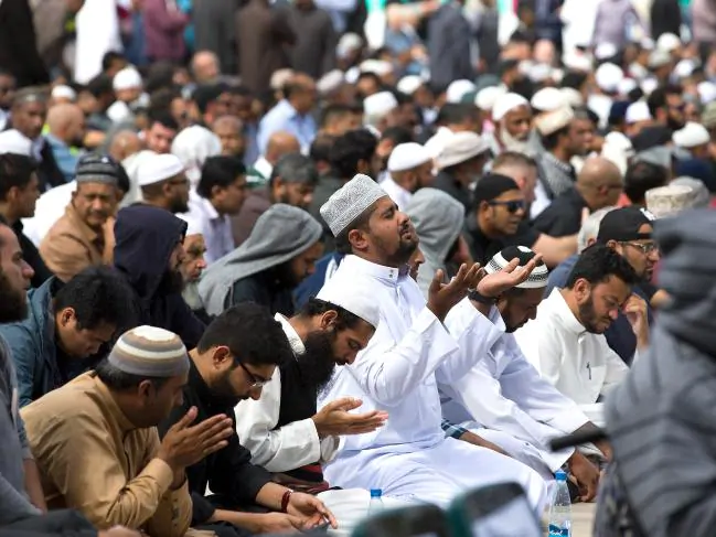 <p>NİJERYA, ARJANTİN, KAMERUN<br />
<br />
KABE'NİN GÜNEYBATI CEPHESİNDE YER ALIYOR</p>