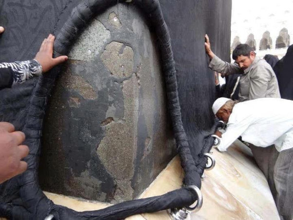 <p><strong>Rükn-i Yemani:</strong></p>

<p>Kâbe’nin Yemen tarafında olan güney köşesidir. Burası da Hacerü’l-esved gibi selamlanır.</p>
