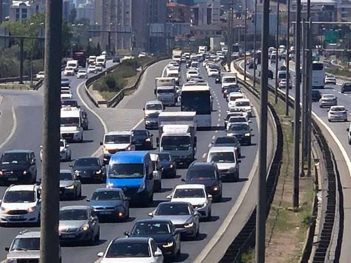 <p>Trafik zaman zaman durma noktasına geldi.</p>
