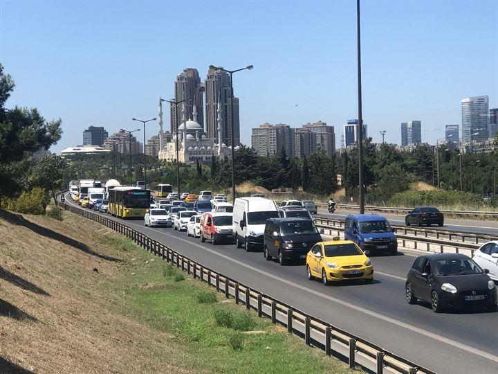 <p>Emniyet kemeri takmayan ve trafik kurallarına uymayan sürücülere cezai işlem uyguladı.</p>