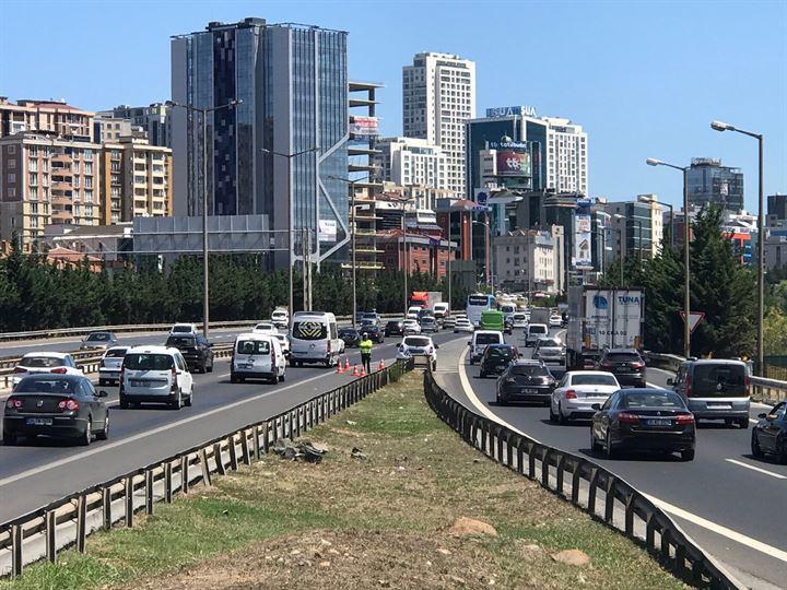<p>Kurban Bayramı tatilini memleketlerine ve tatil beldelerine giderek değerlendirmek isteyen vatandaşların 15 Temmuz Demokrasi Otogarı’nda oluşturduğu yoğunluk havadan görüntülendi.</p>