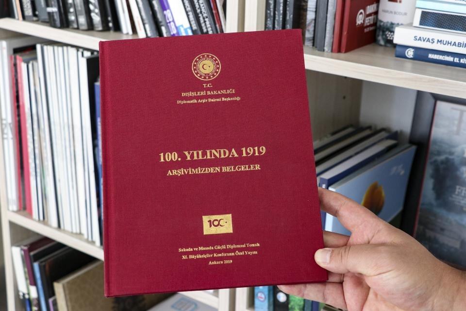 <p>Özel yayın, Türk milletinin 100 yıl önce Gazi Mustafa Kemal Atatürk ve silah arkadaşları önderliğinde milli iradenin üstünlüğü ve tam bağımsızlığa dair kararlılığını ortaya koyduğu belgeleri gelecek nesillere ulaştırma özelliğini taşıyor.</p>
<p> </p>