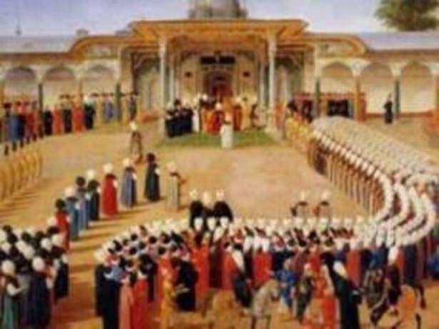 <p>Şimdiki gibi kolonya olmadığı için gülabdanla karşılanır, eline ve üzerine gülsuyu serpilir, sonra tepsiyle şeker ikram edilir ve sıra kahveye gelirdi.</p>
