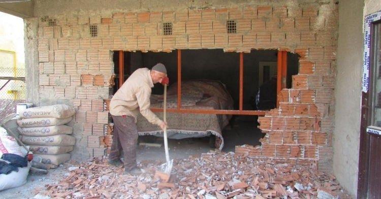 <p>37 YIL SONRA GARAJDAN ÇIKTI</p>
<p> </p>
<p>Yıllar sonra garajdan çıkarılma hikayeleri arasında Türkiye'den de bir model bulunuyor.</p>