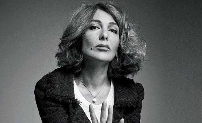 <p>Önceleri kısaltığı saçını sarıya boyuyan oyuncu yeni imajı ile hayranlarını şaşırttı. </p>
