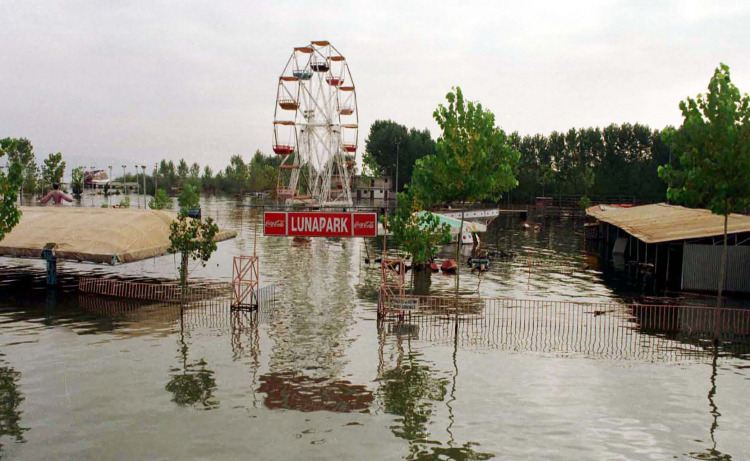 <p>Kocaeli'nin Gölcük ilçesindeki Kavaklı sahilinin eski hali.</p>
