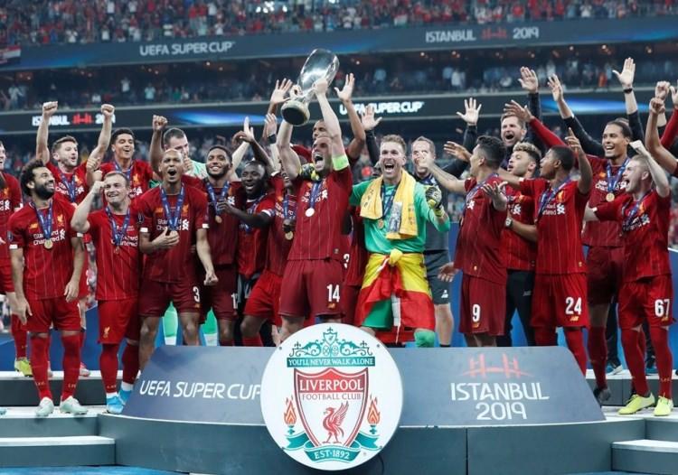 <p>Salah'ın sol çaprazdan yaptığı vuruşta yerden giden topu Kepa çeldi. Kale sahası önüne seken topa hareketlenen Van Dijk'ın vuruşunda Kepa'nın kurtardığı meşin yuvarlak, direğe de çarparak oyun alanına döndü. Kale sahasında oluşan karambolde Chelsea savunması topu uzaklaştırdı.</p>