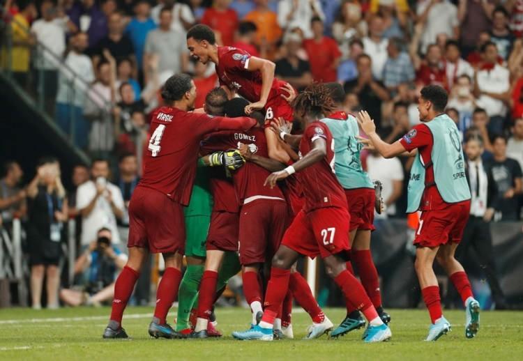 <p>101. dakikada Chelsea, penaltıdan eşitliği yakaladı. Maçın hakemi Frappart, kaleci Adrian'ın ceza sahasında Abraham'a yaptığı müdahale sonrası penaltı noktasını gösterdi. Topun başına gelen Jorginho, penaltıyı gole çevirdi: 2-2</p>

