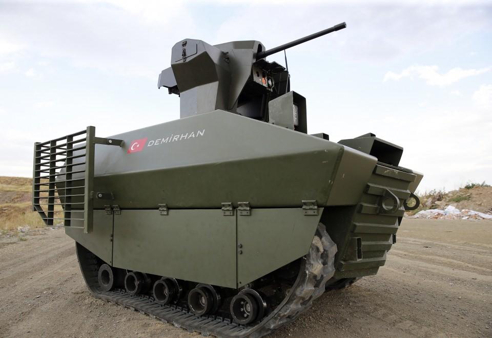 <p>Araçta TÜMOSAN'ın yerli dizel motorunu kullandıklarını ve kritik parçaların tamamının yerli olduğunu vurgulayan Coşkun, "İletişimi, yazılımı, tasarımı, mekaniği tamamıyla bize ait. Silah sistemimiz ASELSAN, HAVELSAN ile iş ortağıyız. Niyetimiz tüm dünyaya bu alanda lider ülke olduğumuzu ispatlamak ve bunu başarabileceğimizi göstermek." dedi.</p>

<p> </p>
