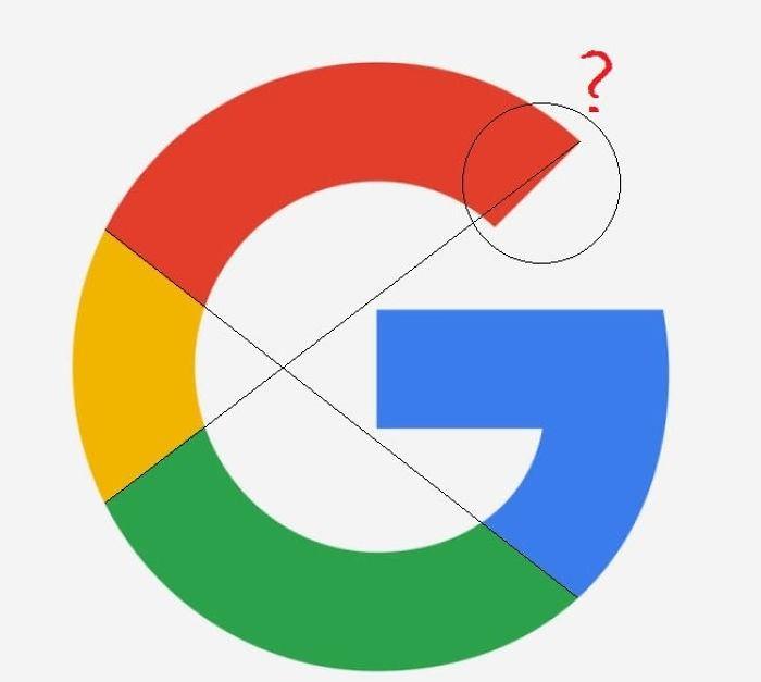 <p>Google, bundan 4 yıl önce ikonik logosunu değiştirdiğinden beri yeni logonun tasarımsal hatalara sahip olduğu defalarca dile getirilmişti. Ancak bu tasarım o kadar basit bir hataya ev sahipliği yapamayacak bir detaya ev sahipliği yapıyor. <br />
 </p>
