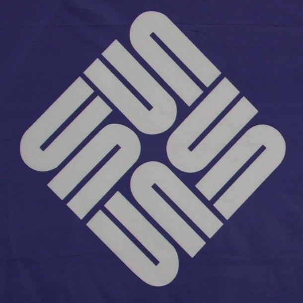 <p>Sun Microsystems: Sun Microsystems, 2010’da Oracle tarafından alındı ve basit logosu aldatıcı bir şekilde zekiceydi. Sadece U şeklinde olan bir öbek S’nin Sun olarak yazılmasıyla oluşmuş. </p>
<p> </p>