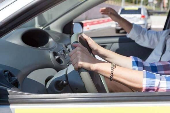 <p>Audi'leri üreten VW Group yetkilileri, araçların güvenliklerini artırmak için polisle işbirliği yaptıklarını açıkladı.<br />
<br />
DS'in ana şirketi PSA Group'tan yapılan açıklamada araçlardaki potansiyel güvenlik açıkları için özel bir ekip oluşturulduğu ve bu ekibin polisle birlikte hırsızların yöntemlerini incelediği belirtildi.</p>