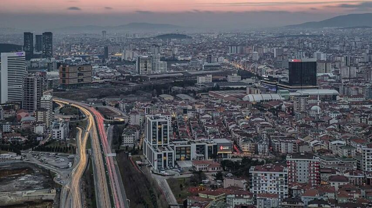<p>İstanbul'da en düşük konut fiyatında liste açıklandı! İşte en pahalıdan en ucuza doğru giden İstanbul'un en ucuz ilçeleri...</p>

<p> </p>

<p>(Ortalama metrekare fiyatlarına göre sıralanmıştır.)</p>
