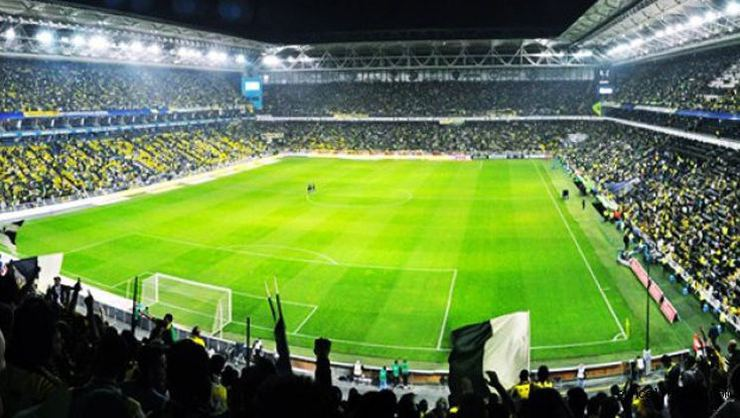 <p>Bir sezonda en az gol yiyen takım: FENERBAHÇE (6 Gol)</p>
