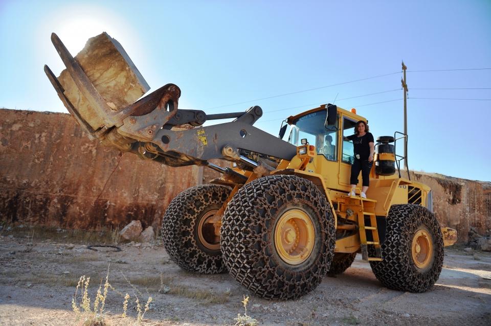 <div>5 bin yıllık şehrin tarihi yapılarında bu taşın kullanıldığına işaret eden Bartan, "Kışın içeriyi sıcak, yazın serin tutar. </div>