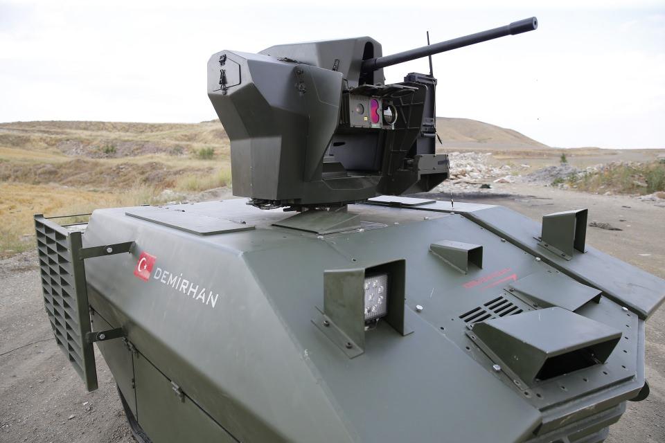 <p><strong>Yeni versiyonları da gelecek</strong></p>

<p>Ahmet Coşkun, Demirhan başta olmak üzere geliştirdikleri insansız kara araçlarının ekim ayı itibarıyla envantere girebilecek düzeye geleceğini bildirdi.</p>
