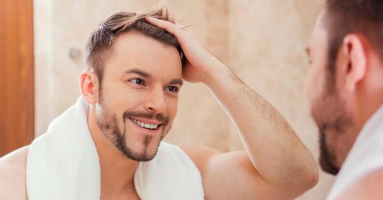<p>Kadınların yanı sıra erkeklerinde sorunu olan saç dökülmesi ve yıpranması gibi sağlık sorunları kişinin yaşan kalitesini bozmanın yanı sır ayeni hastalıklara da davetiye çıkarır. Özellikle dış estetiği bozan saçlardaki eksiklik vücudun vitamin ve mineralsiz oluşuna da işarettir. Uzmanlar D vitamini bakımından zendin olan besinler tüketerek saçların eski canlılığına kavuşacağını vurguluyor. Bu yüzden bazı besinleri gün içereiisnde sıklıkla tüketilmesini tavsiye ediyor. </p>
