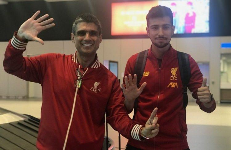 <p>Pakistan'nın Lahor kentinden İngiltere'nin başkenti Londra'ya giden oradan da İstanbul'a gelen Pakistanlı Şahid Butt, 3 çocuğuyla birlikte Süper Kupa final maçını izlemek için İstanbul'a geldiğini söyledi. Butt ailesi, "Liverpool 2-0 kazanacak" dedi.</p>