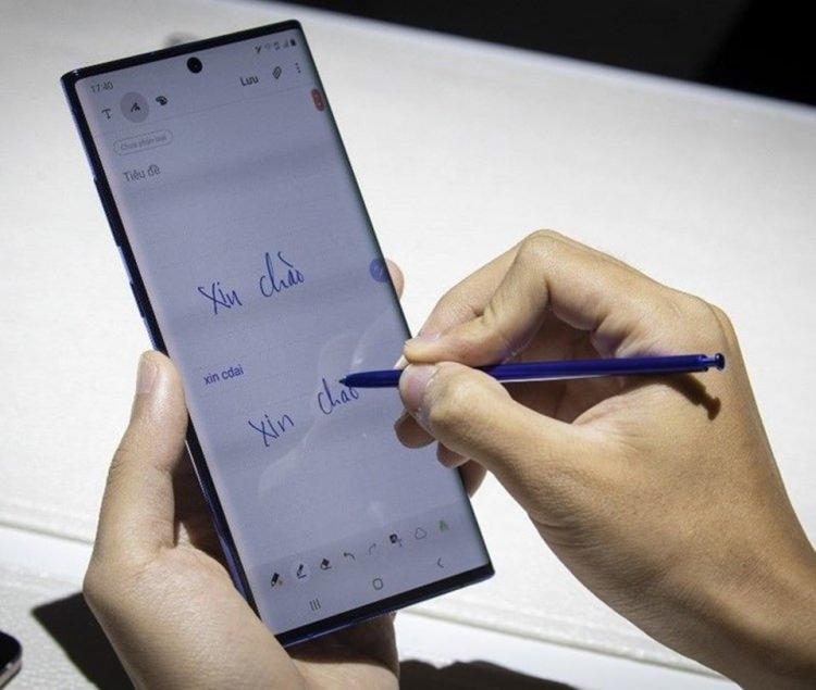 <p>Note serisinde tatmin edici kamera özelliklerine yer veren Samsung bir önceki modelinin gece çekimlerinde istenilen performansı verememesi nedeniyle eleştirilmiş, </p>

<p> </p>
